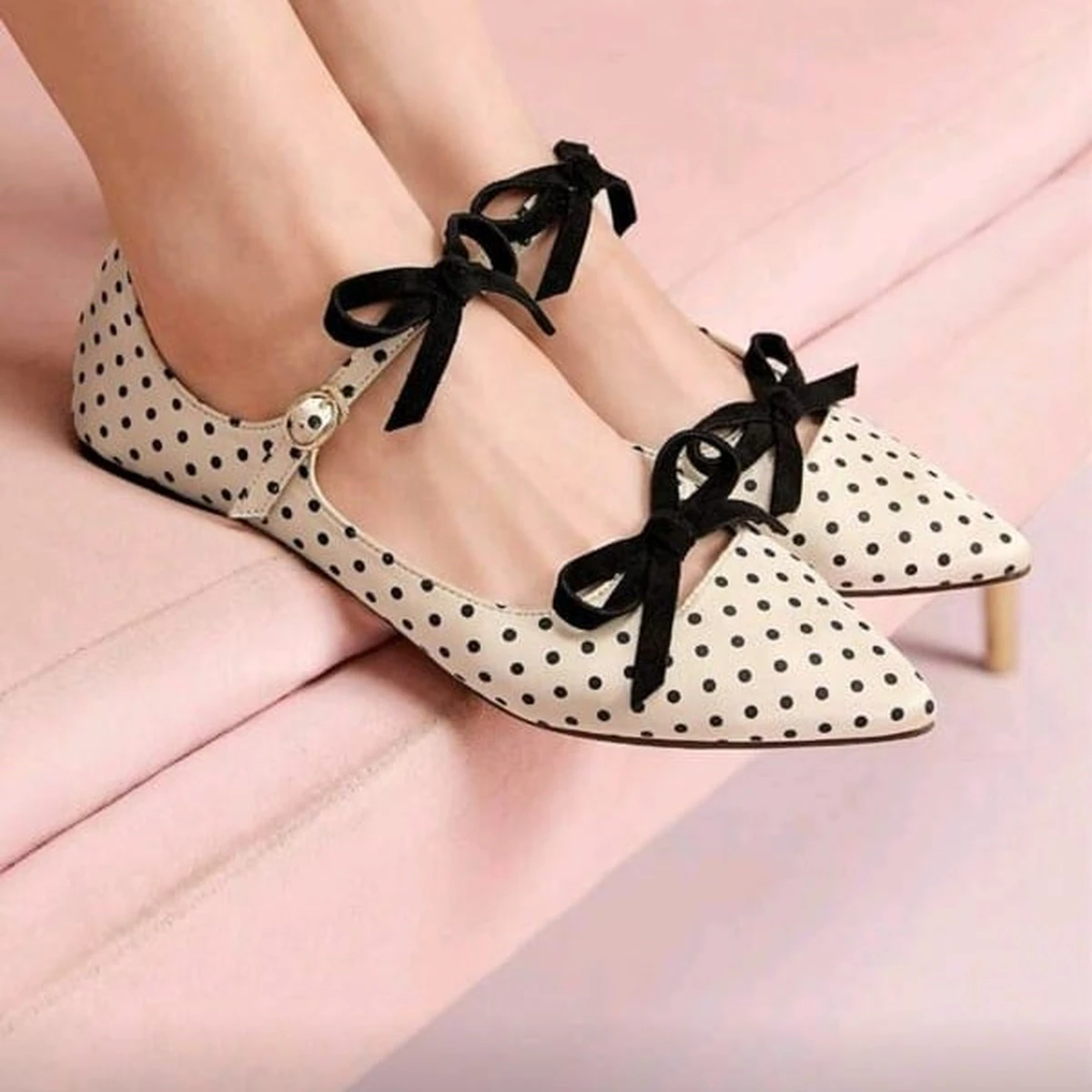 Polka Dot Pointed Bow Flats – Vintage Charm – prod_fw30_2.webp